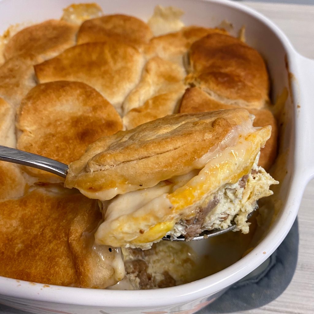 biscuit and gravy casserole