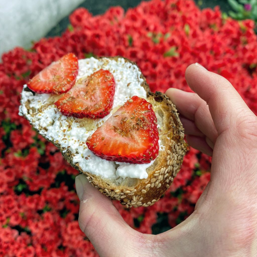 strawberry cottage cheese toast